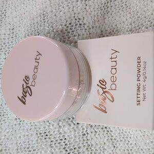 Basic Beauty Setting Powder in Translucent